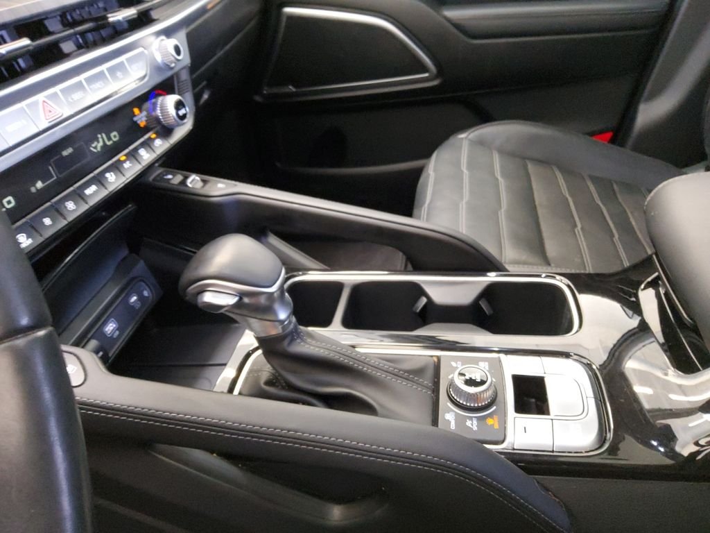 Used 2024 White Kia SX-Prestige image 23