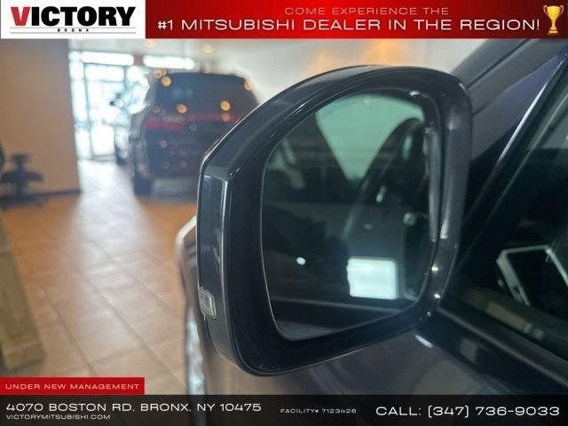 Used 2018 Gray Land Rover HSE image 32
