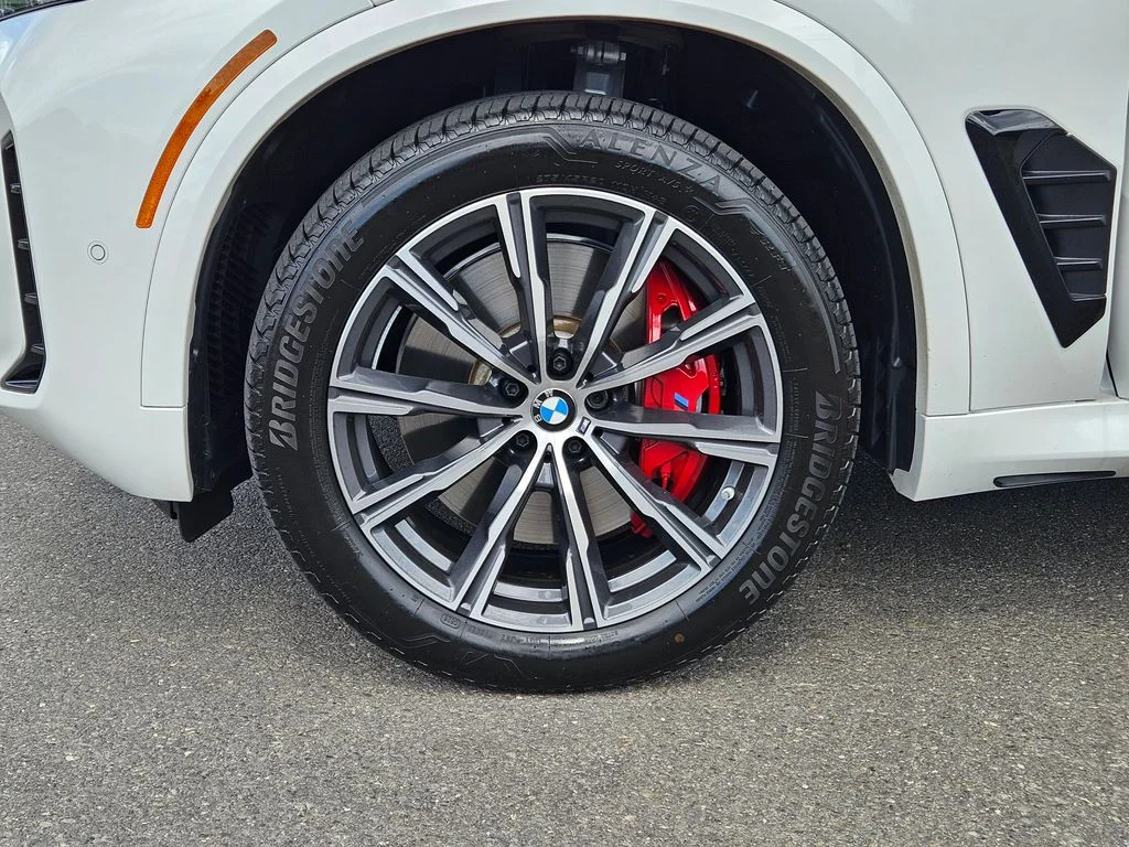 Used 2026 Mineral White Metallic BMW M60i image 45