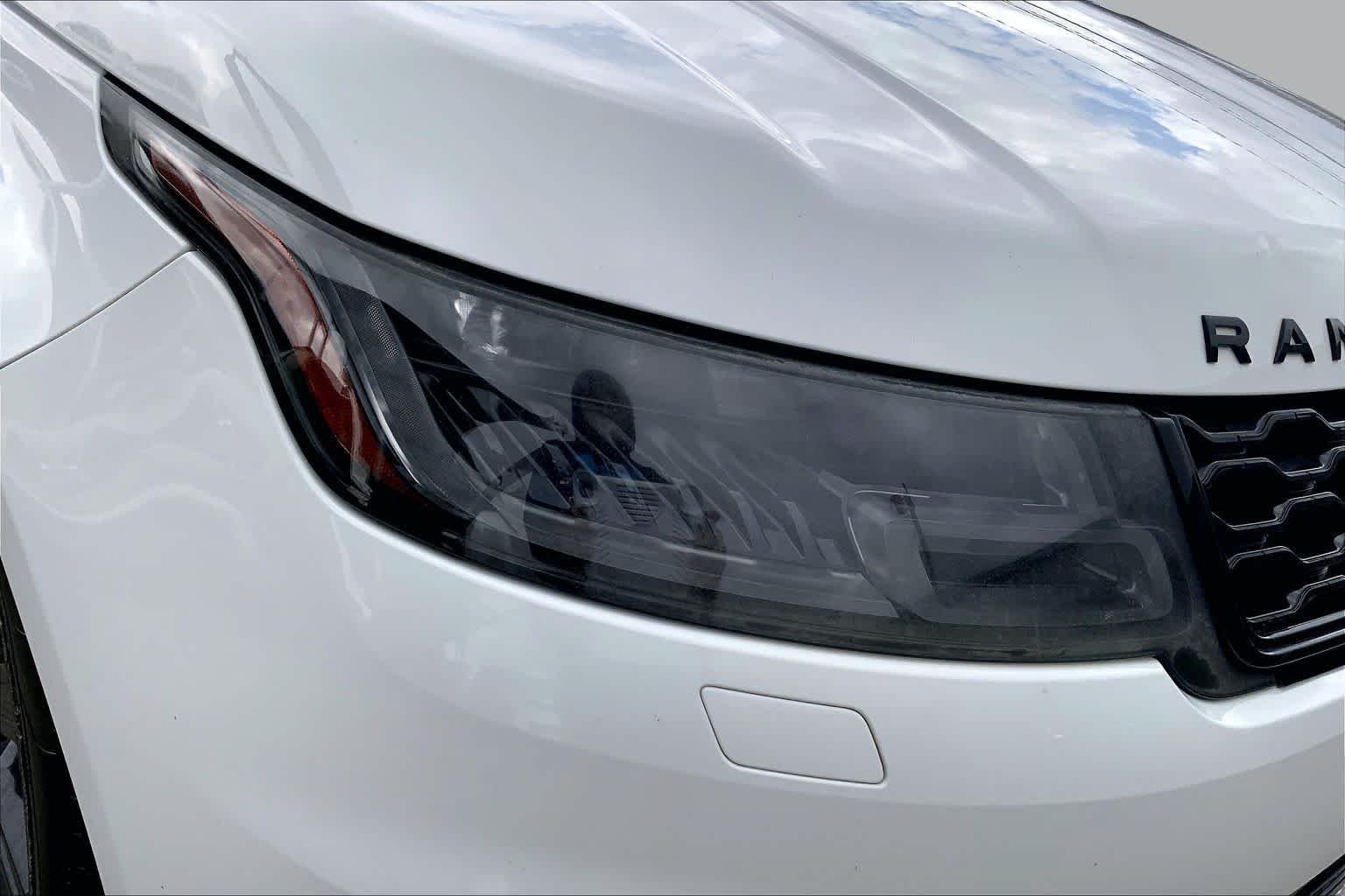 Used 2019 Fuji White Land Rover HST image 28