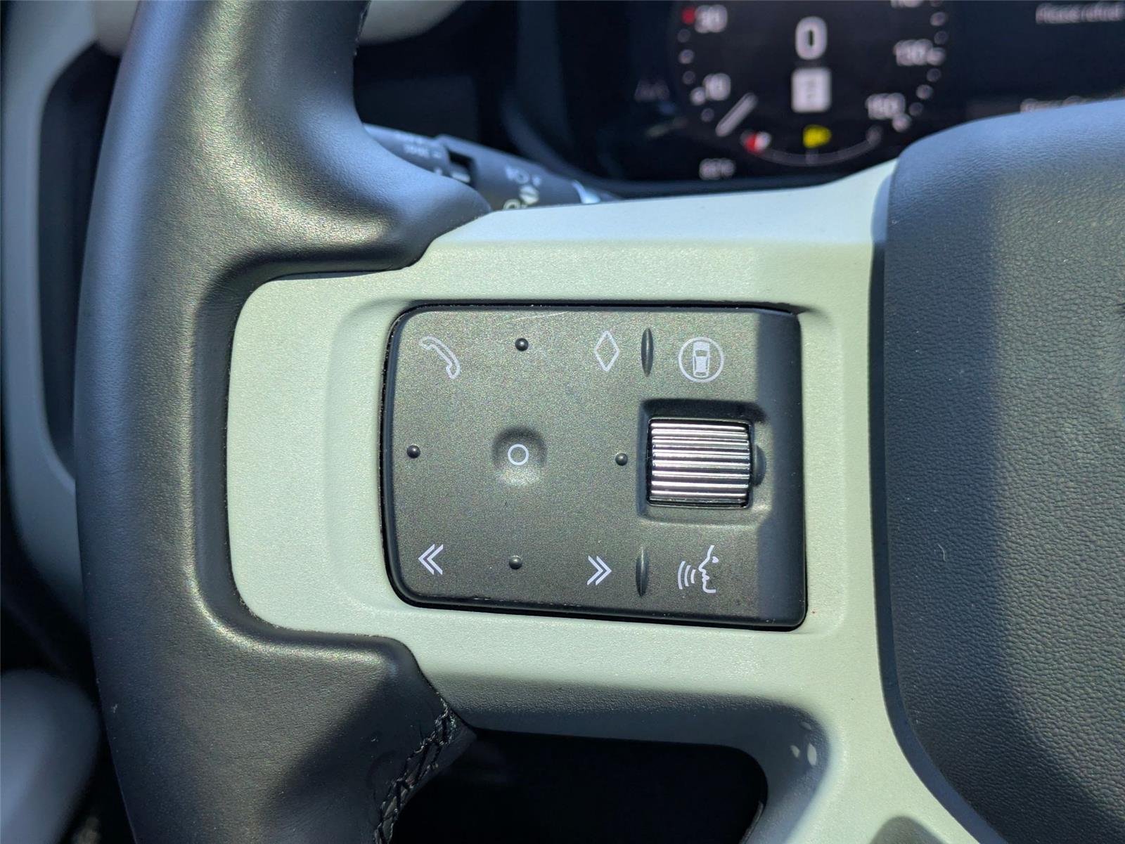 Used 2024 Fuji White Land Rover S image 16