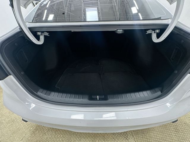 Used 2024 White Kia GT-Line image 22