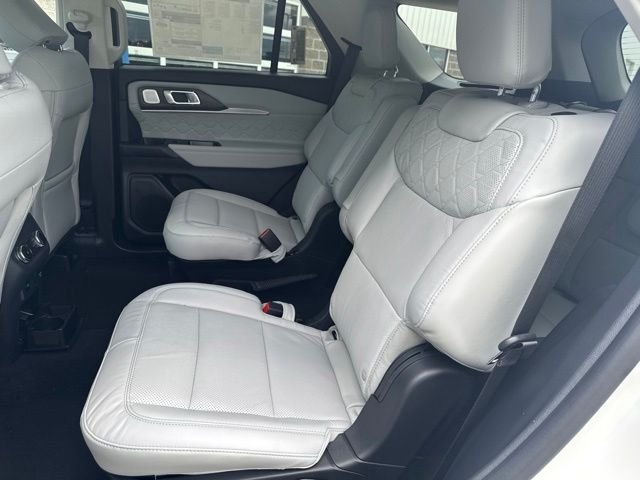 New 2026 Star White Metallic Tri-Coat Ford Platinum™ image 13