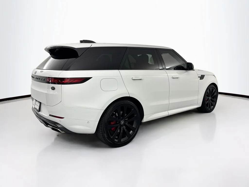 Certified Used 2023 White Land Rover SE Dynamic image 5