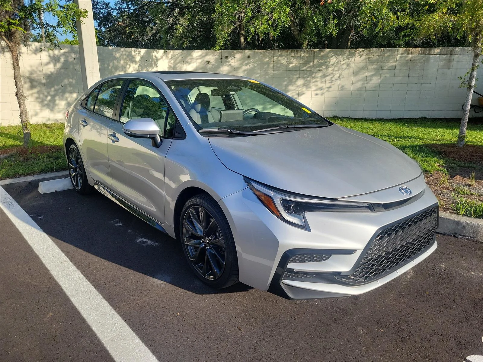 Used 2025 Classic Silver Metallic Toyota SE image 4