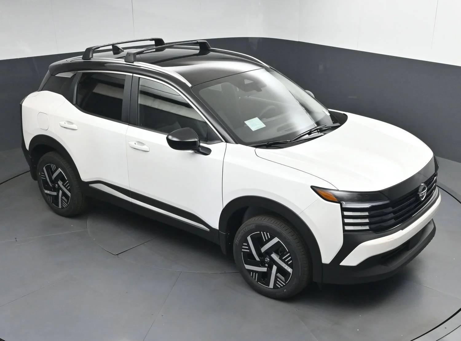 New 2026 Aspen White Tricoat/Super Black Nissan SV image 30