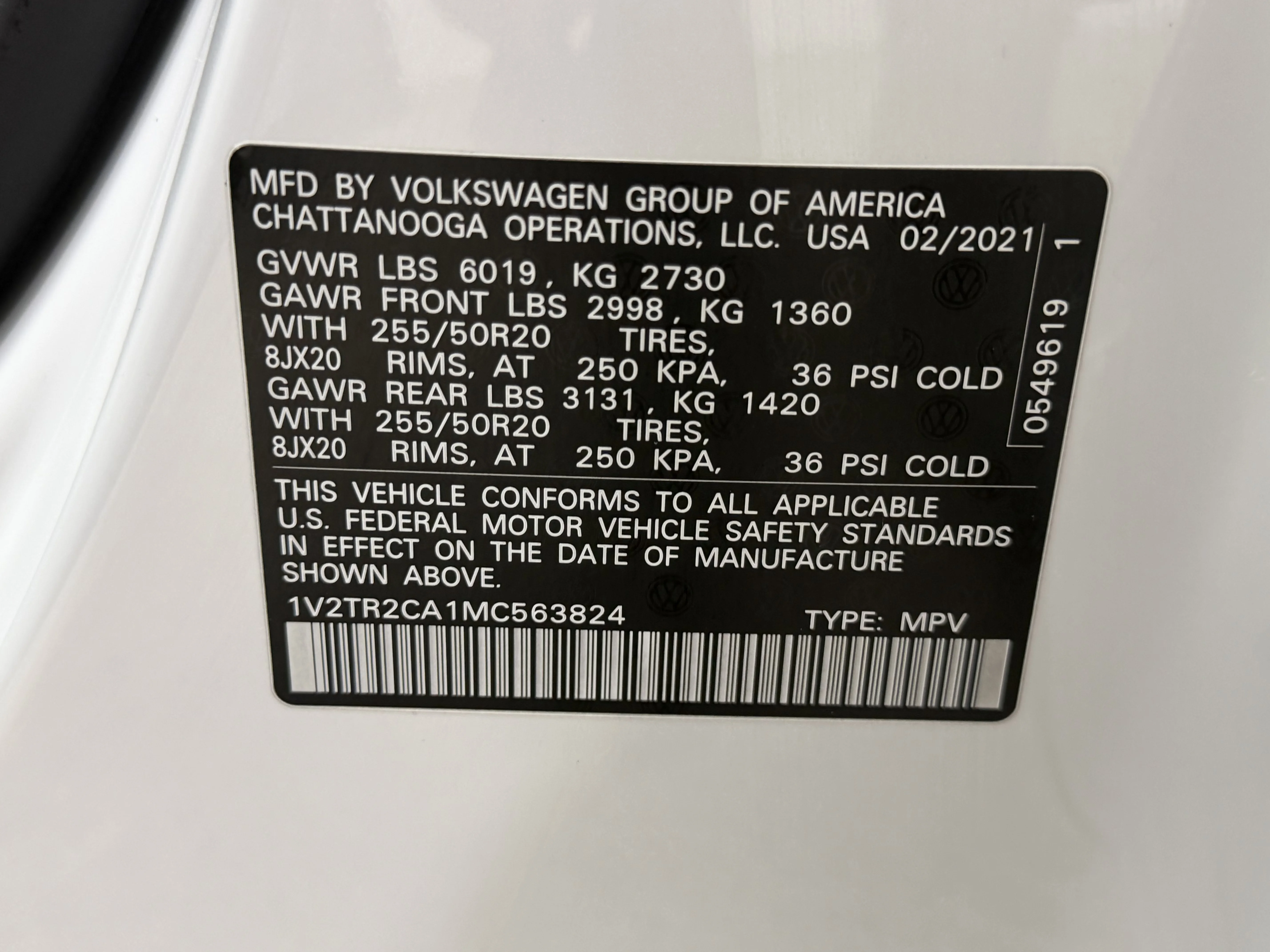 Used 2021  Volkswagen 3.6L V6 SEL Premium image 31