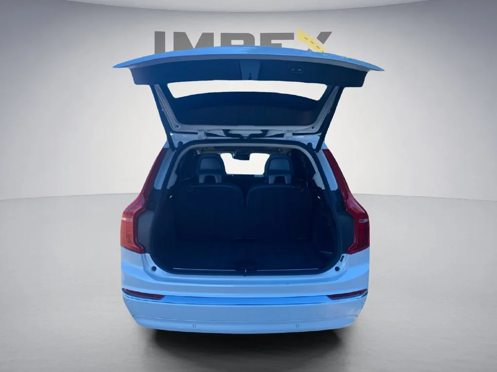 Used 2024  Volvo Plus Bright Theme image 35