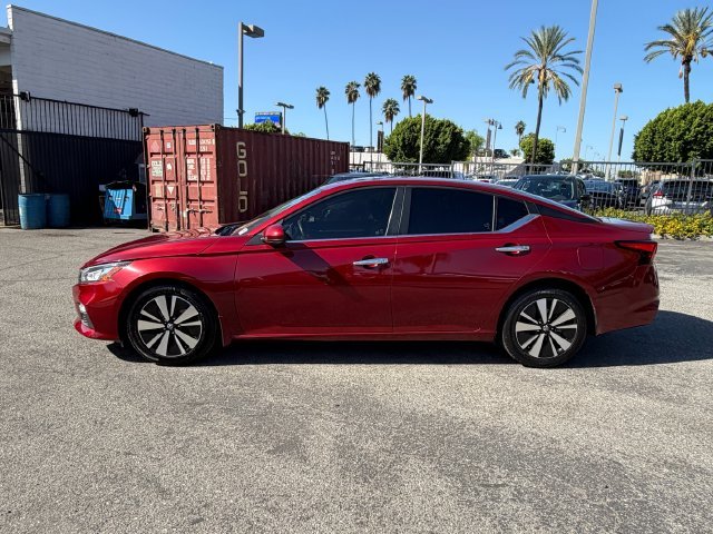 Used 2022 Red Nissan 2.5 SV image 4