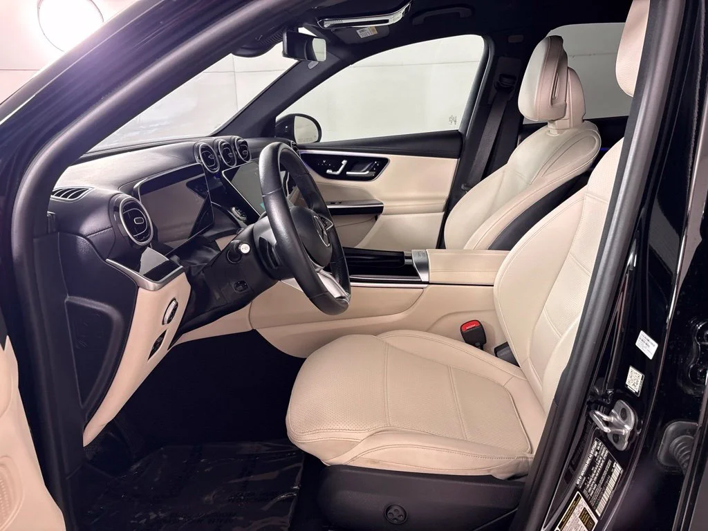 Used 2025 White Mercedes-Benz GLC 300 image 28