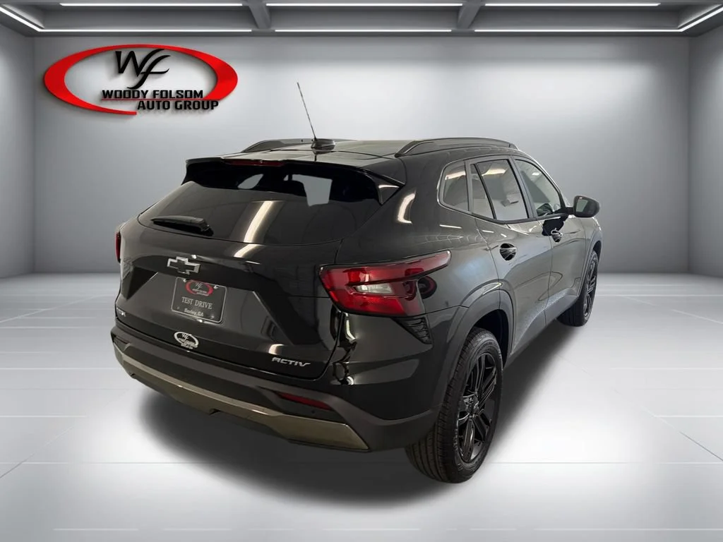 New 2026 Mosaic Black Metallic Chevrolet ACTIV image 6
