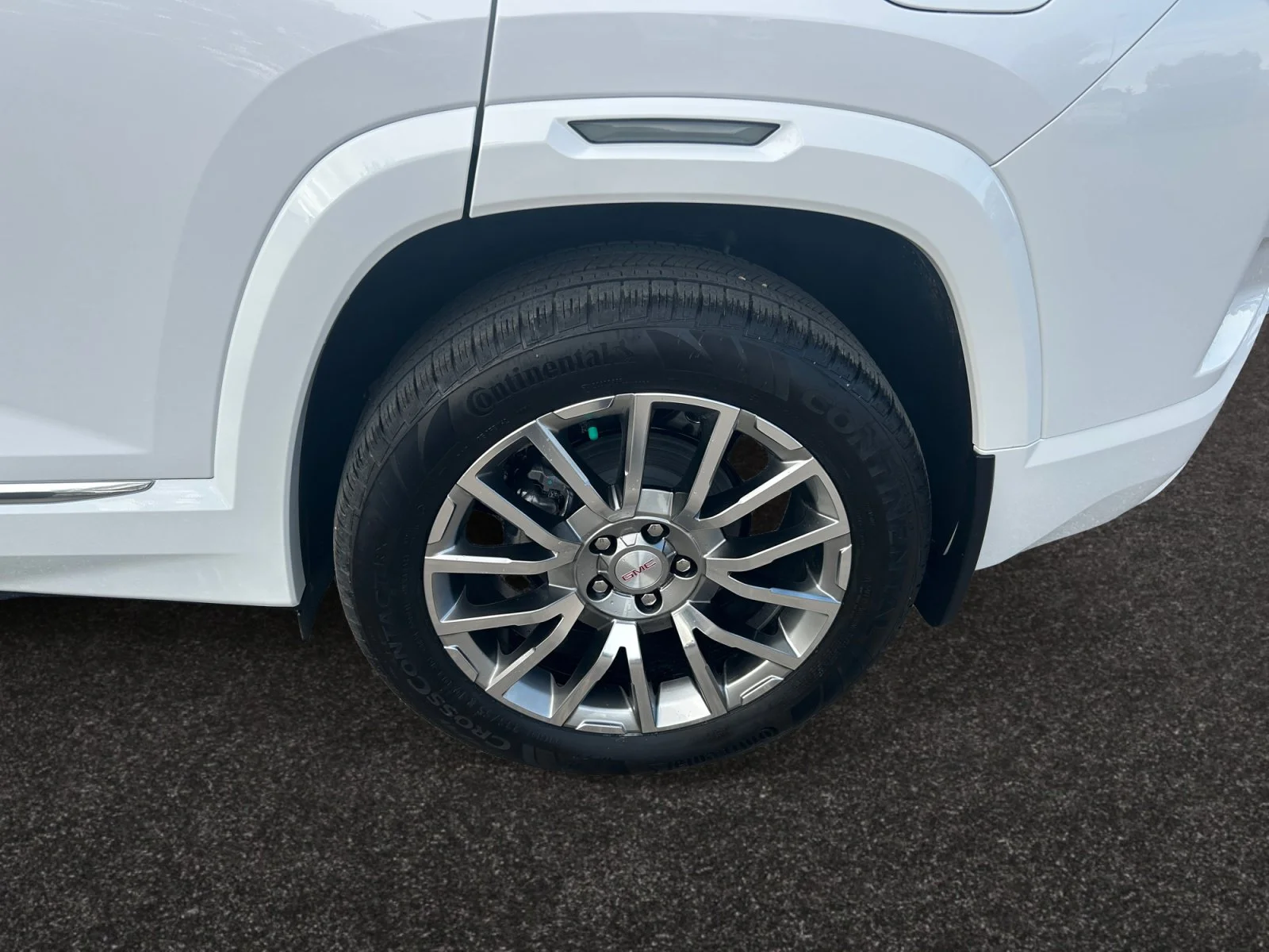 New 2027 Summit White GMC AWD Denali image 9