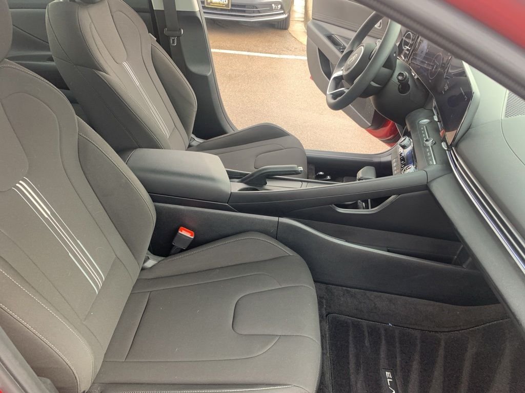 2024 Hyundai Elantra SEL - Photo 13