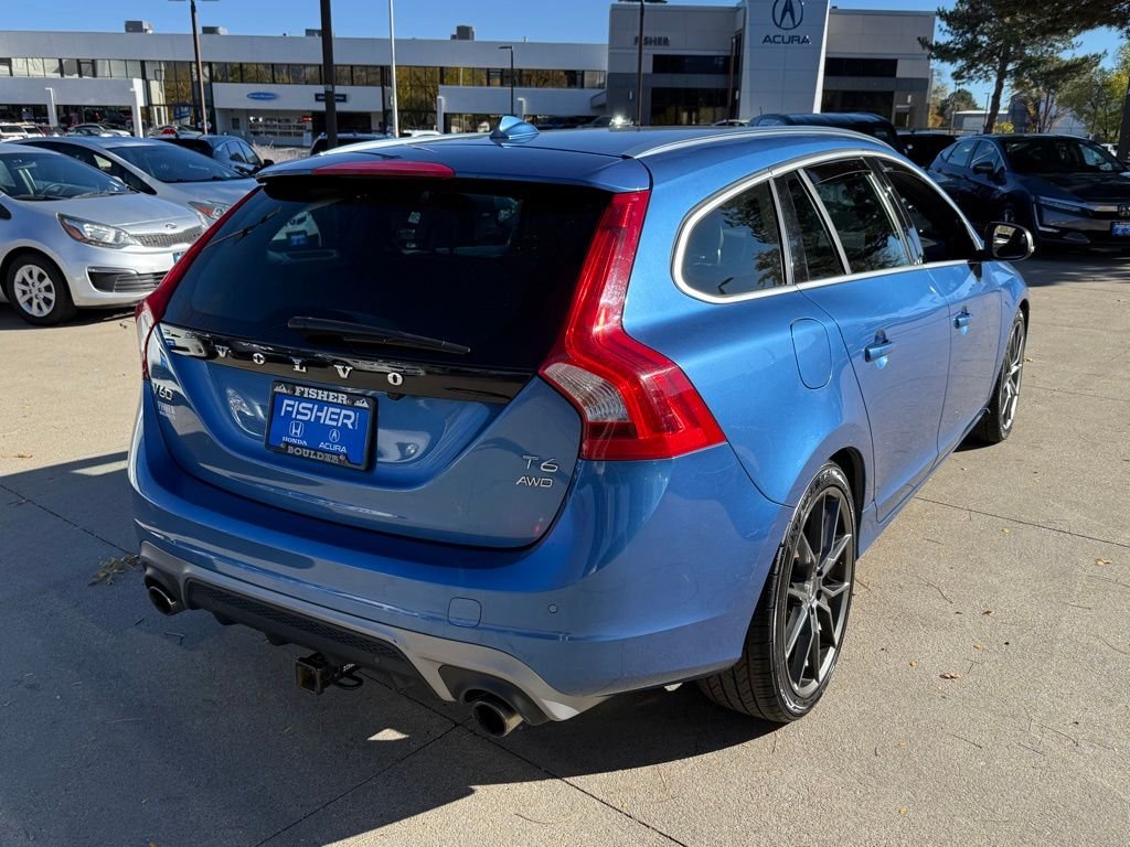 2017 Volvo V60 T6 R-Design Platinum photo 4
