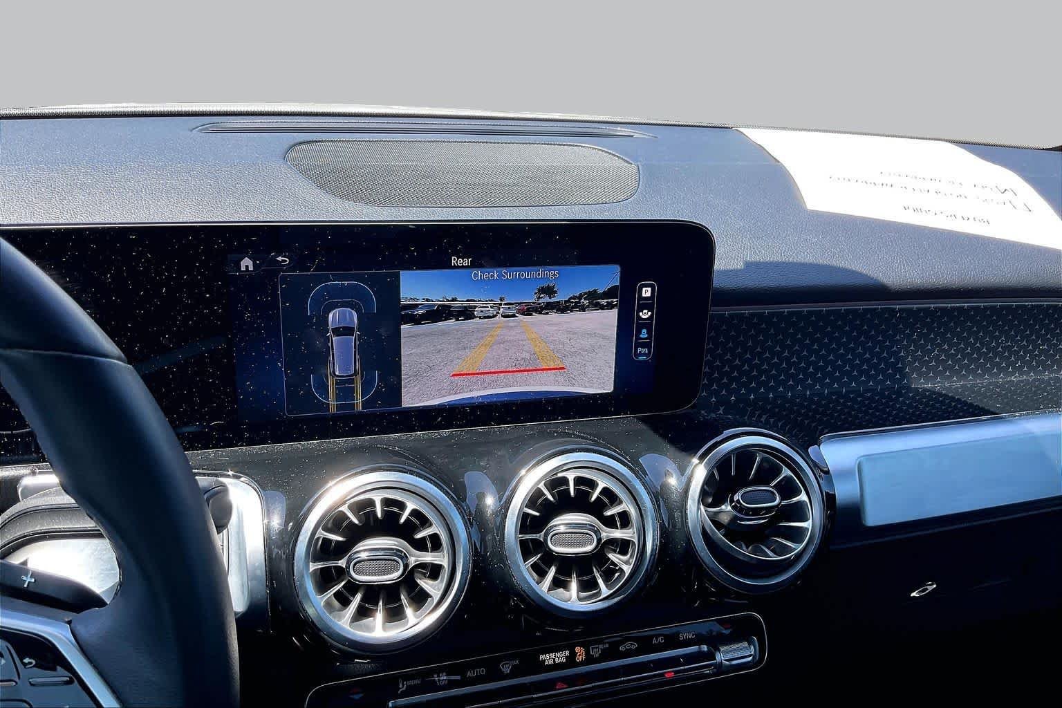 Used 2024 Polar White Mercedes-Benz GLB 250 image 27
