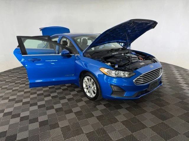 Used 2019 Blue Ford SE image 10