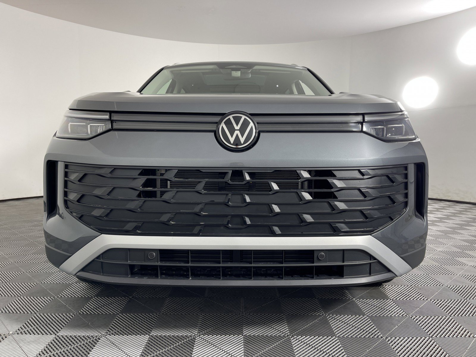 2025 Volkswagen Tiguan SE - Photo 8