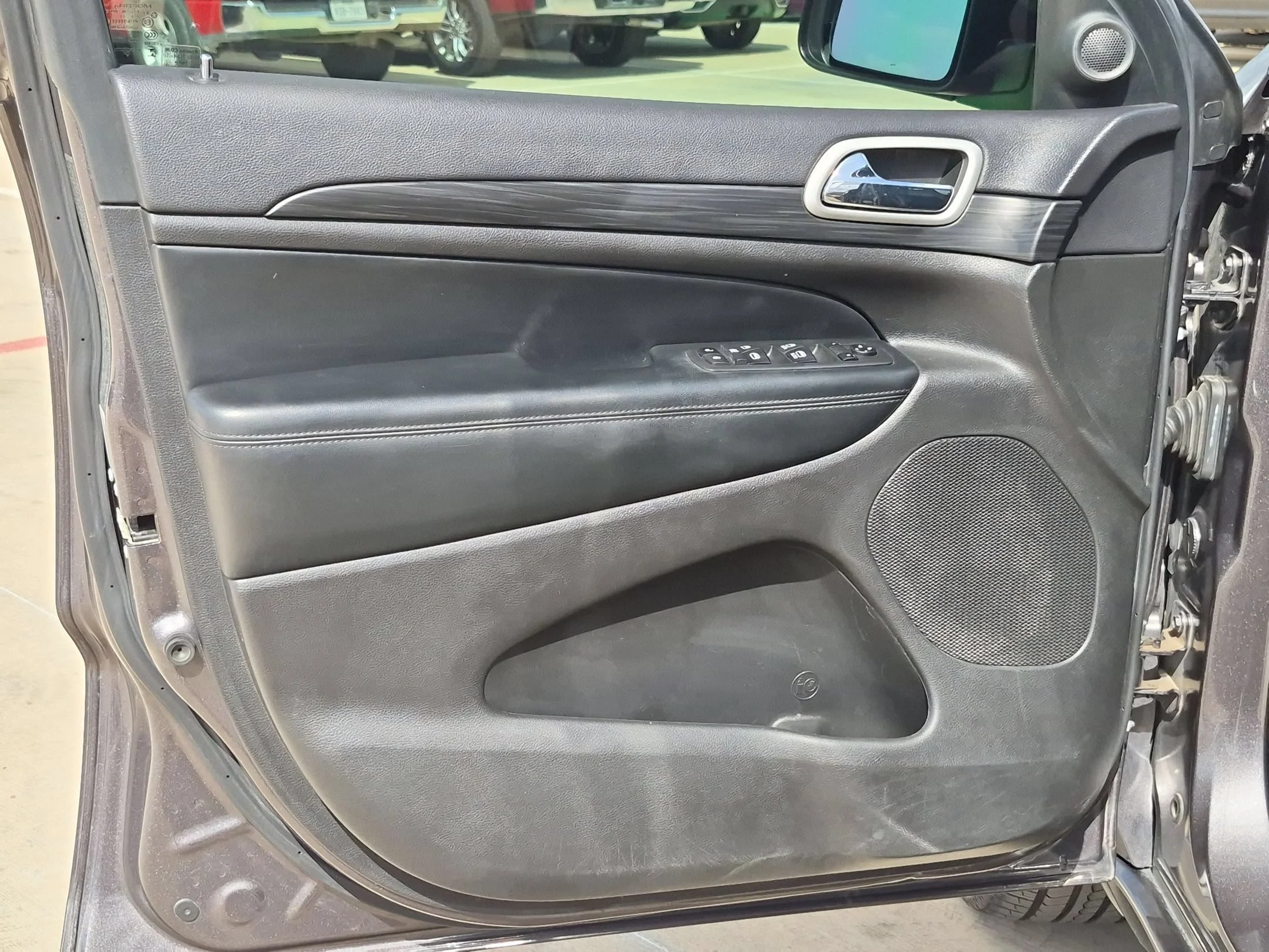 Used 2021 Gray Jeep Laredo X image 11