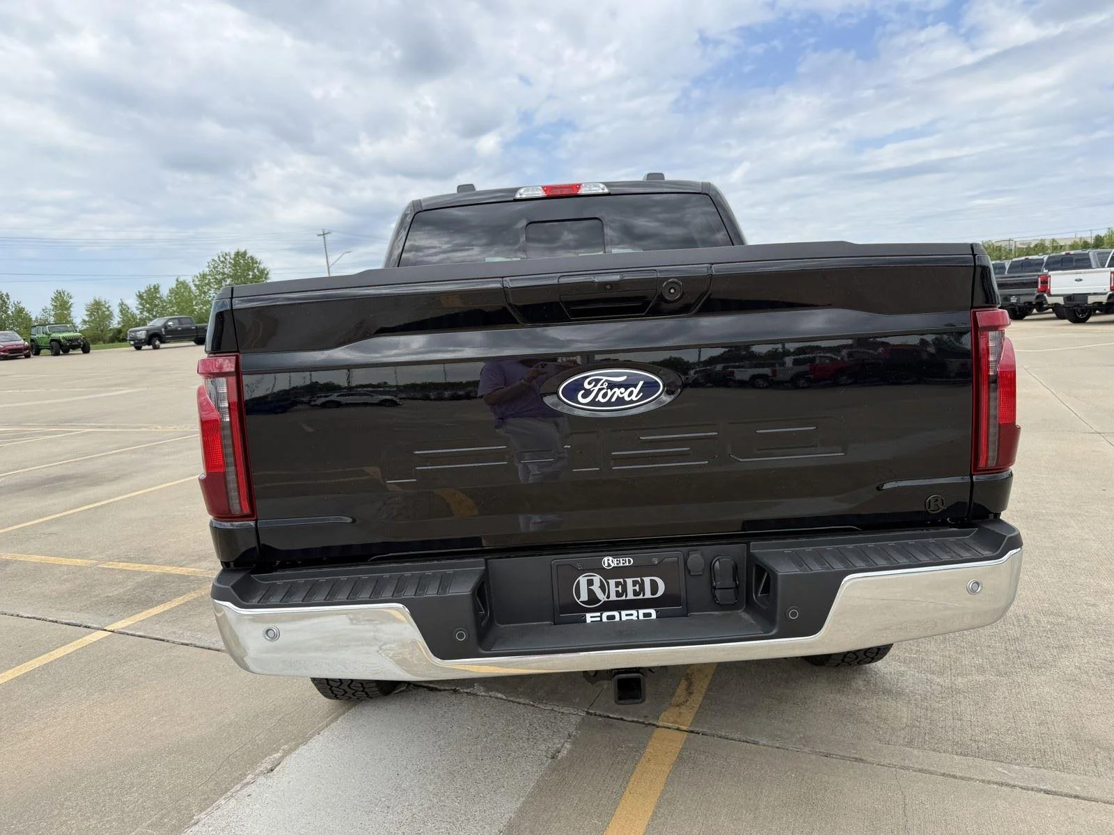New 2026 Agate Black Metallic Ford XLT image 8