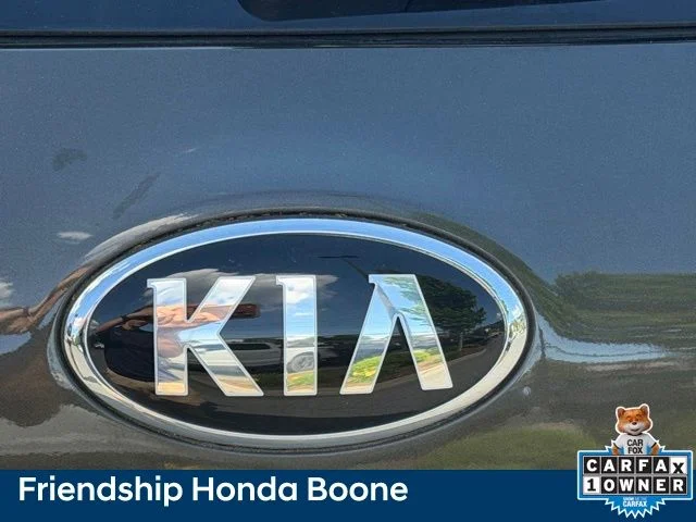 Used 2021 Green Kia EX image 11