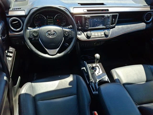 Used 2018 White Toyota SE image 12