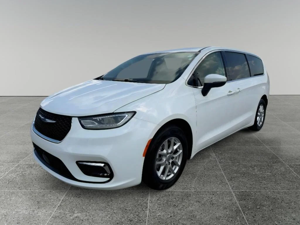 Used 2023 Bright White Clearcoat Chrysler Touring L image 1