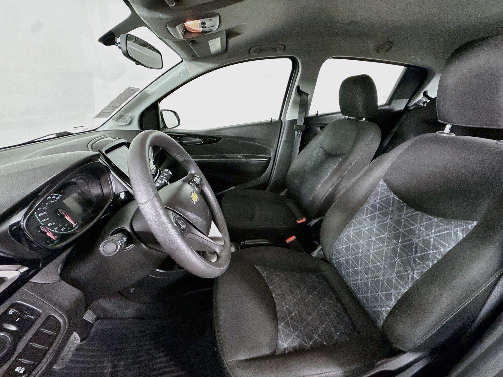 Used 2021 Silver Ice Chevrolet 1LT image 3