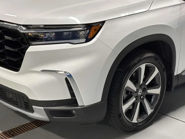 Certified Used 2023 Platinum White Pearl Honda AWD TRG image 10