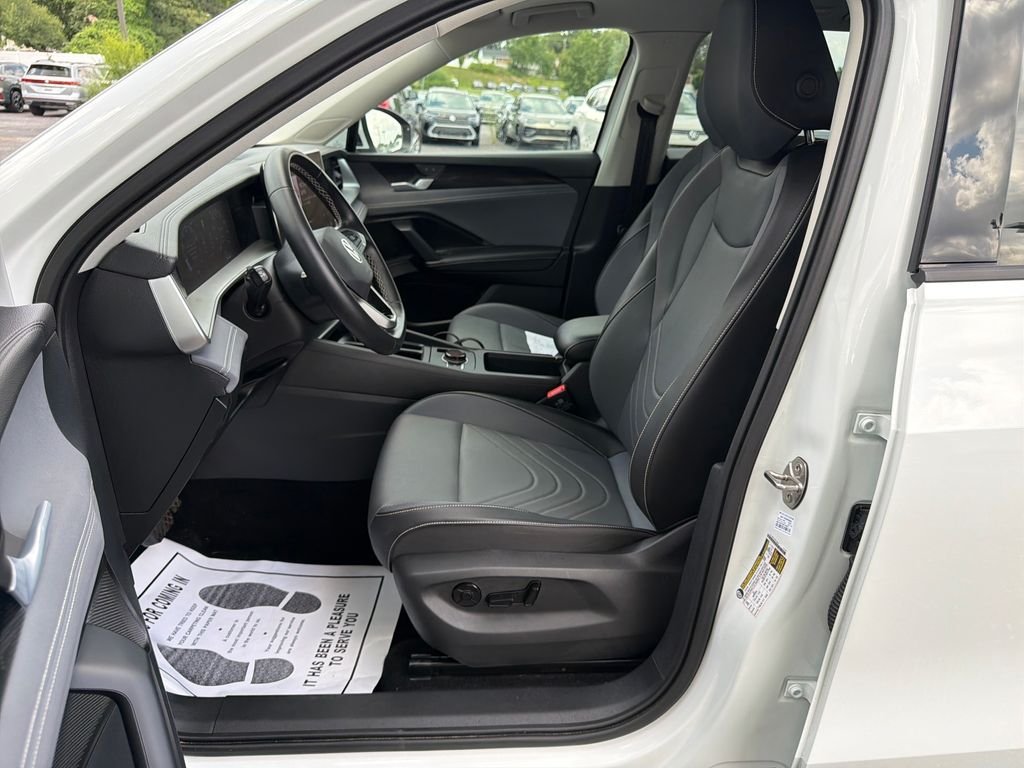 New 2026 White/off-white Volkswagen 2.0T SE image 9