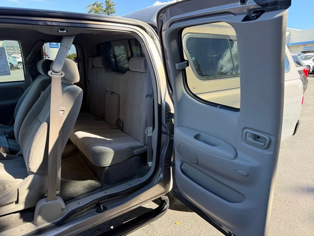 Used 2000 Gray Toyota SR5 image 16
