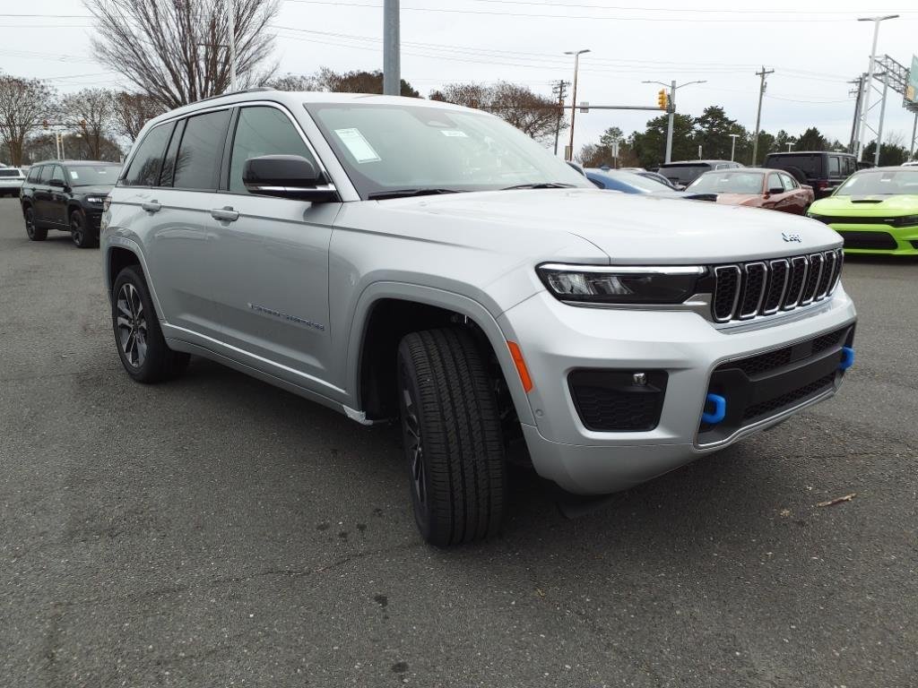 New 2024 Silver Zynith Exterior Paint Jeep Overland image 3