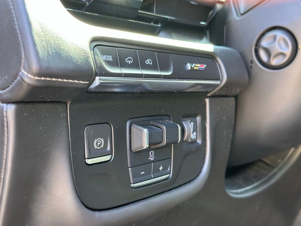 Used 2023 Silver Cadillac V-Series image 34