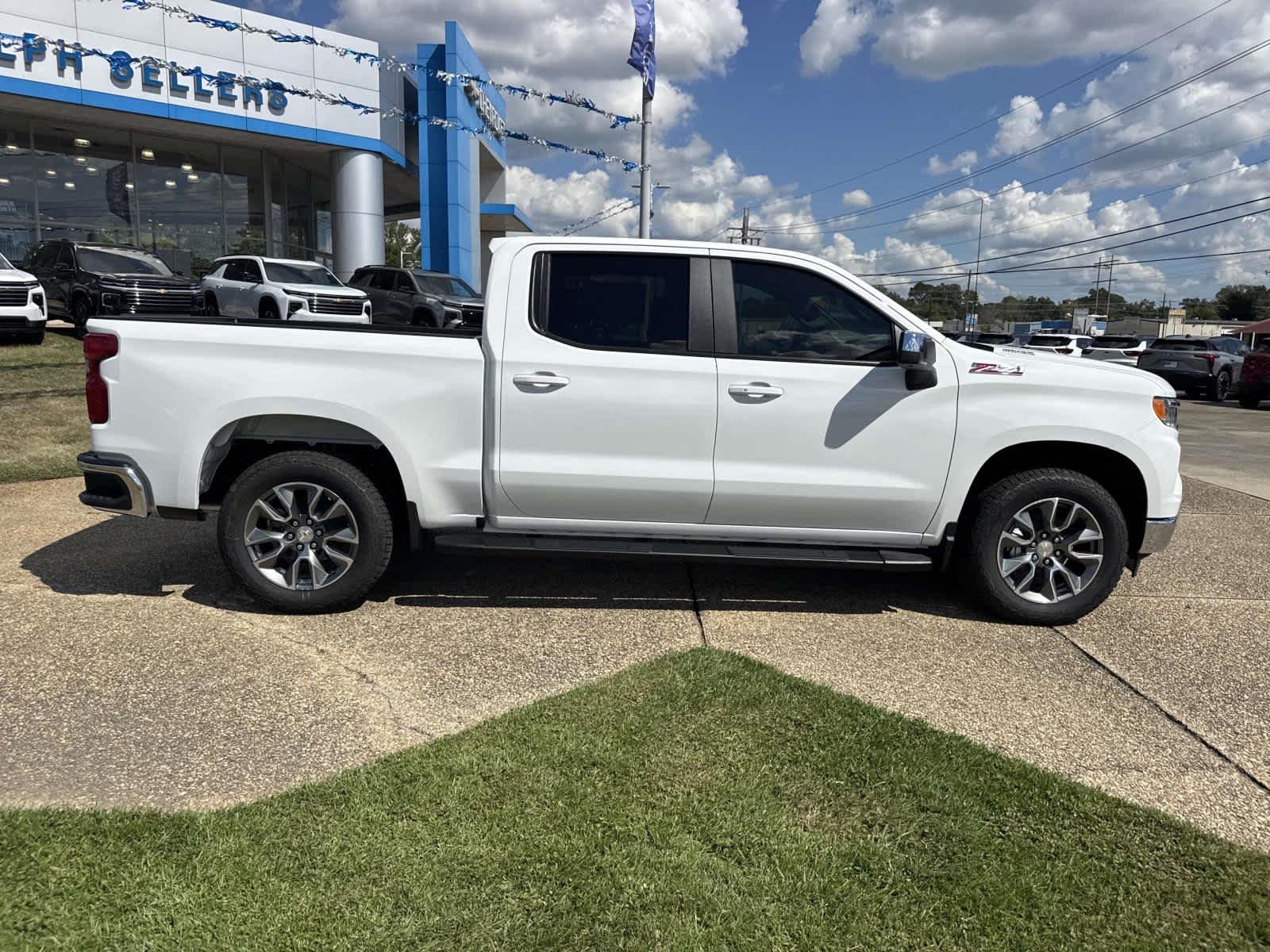 2026 Chevrolet Silverado 1500 LT - Photo 6