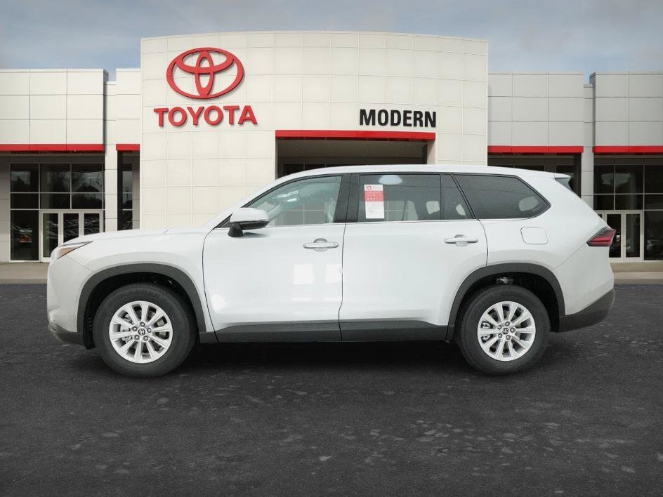New 2026 Celestial Silver M Toyota Hybrid XLE image 2