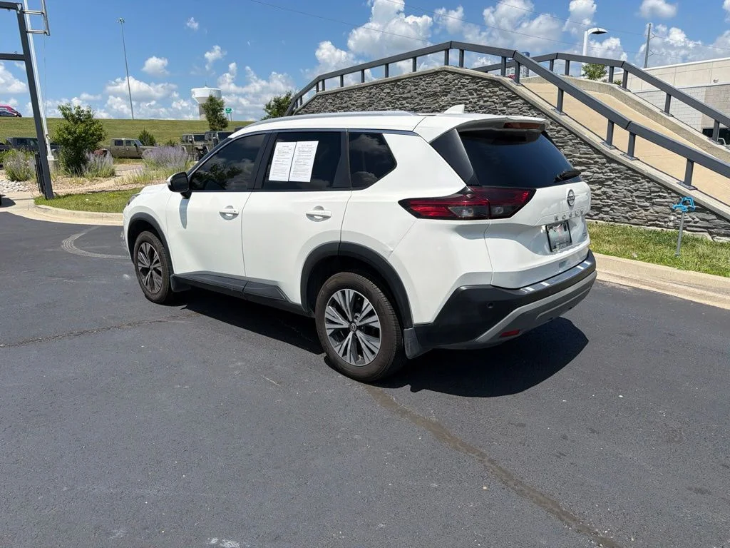 Used 2022 White Nissan SV image 5