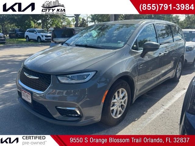 2023 Chrysler Pacifica Touring L's photo