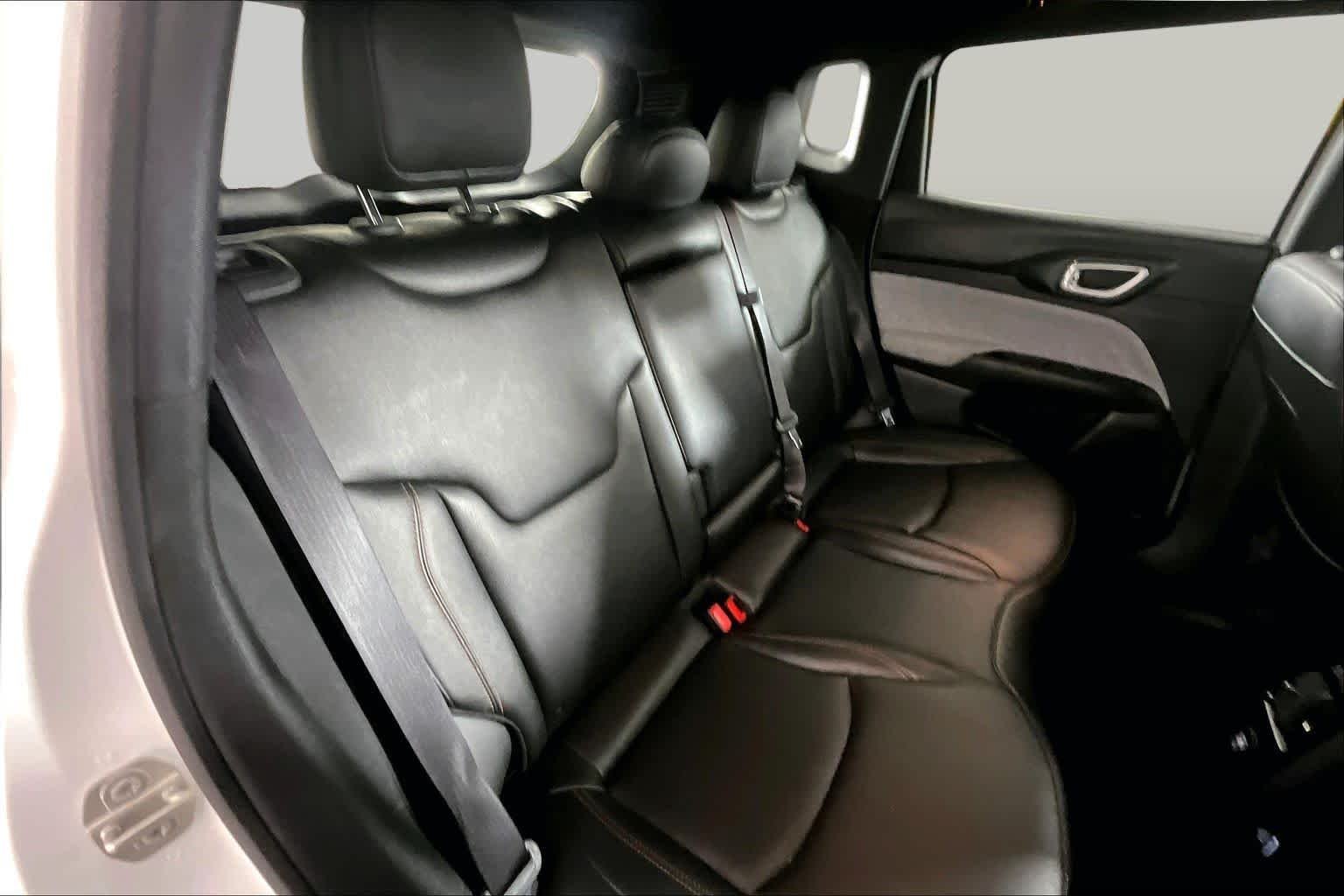 Used 2024 White Jeep Latitude Lux FWD image 20