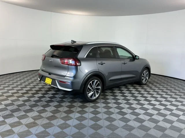 Used 2017 Gray Kia Touring image 5