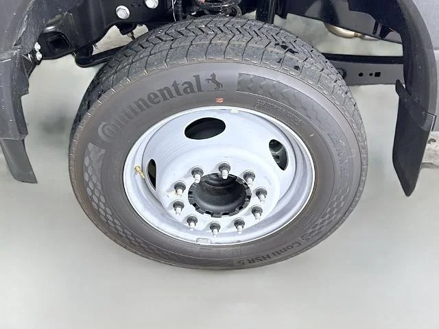 New 2025 Oxford White Ford F-450® XL image 51