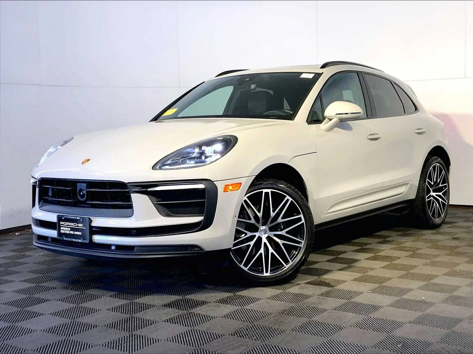 2023 Porsche Macan -'s photo