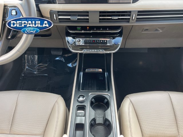 Used 2023 White Lincoln Standard image 14
