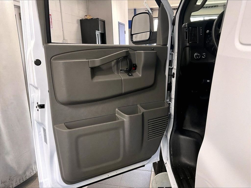Used 2025 White GMC Work Van image 9