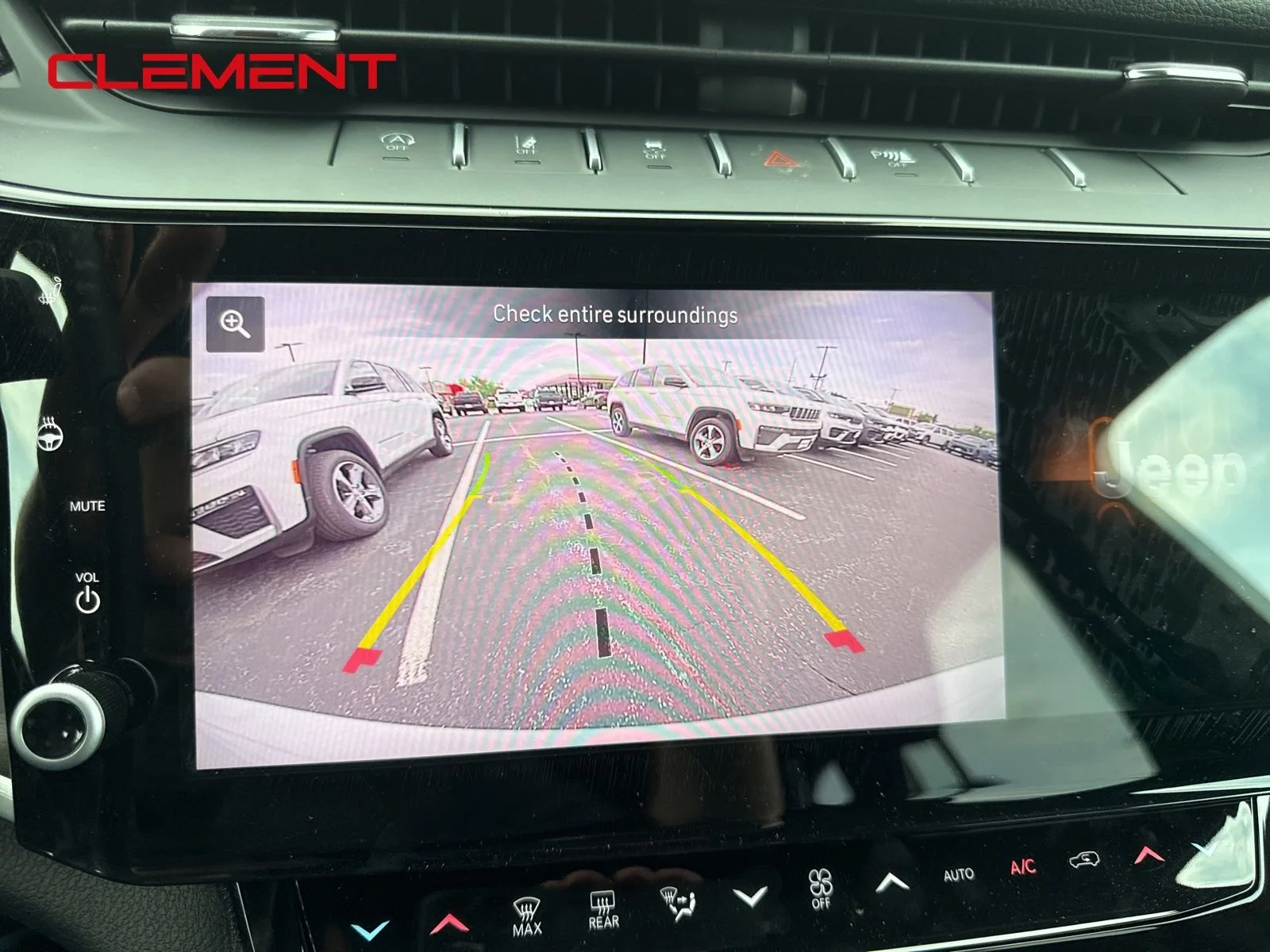 New 2026 Bright White Clear-Coat Exterior Paint Jeep Altitude image 27