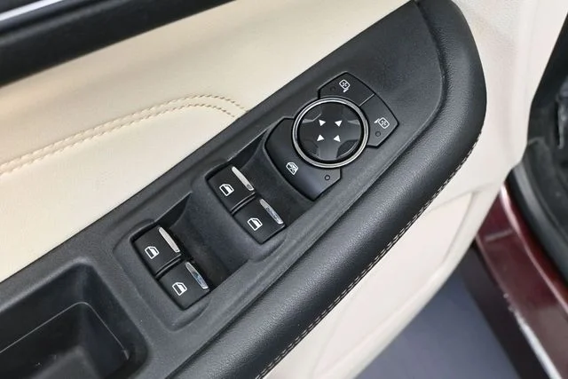 2021 Ford Edge Titanium - Photo 21