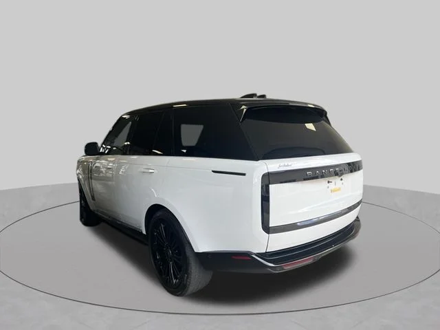 Used 2025 Fuji White Land Rover SE image 7