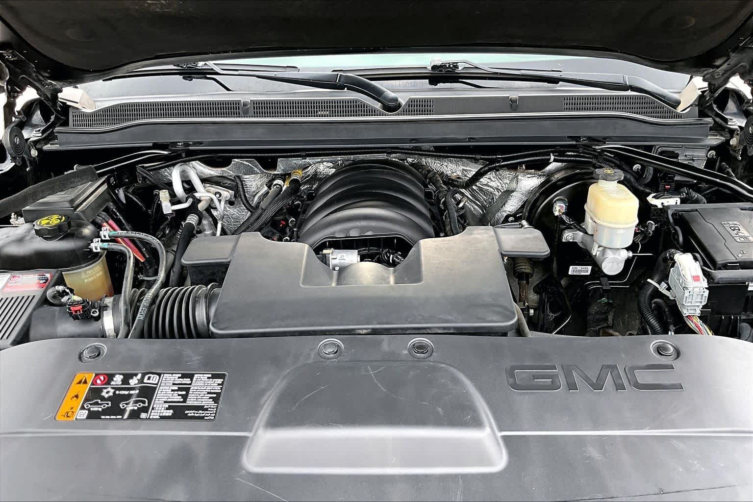 Used 2018 Onyx Black GMC Denali image 32