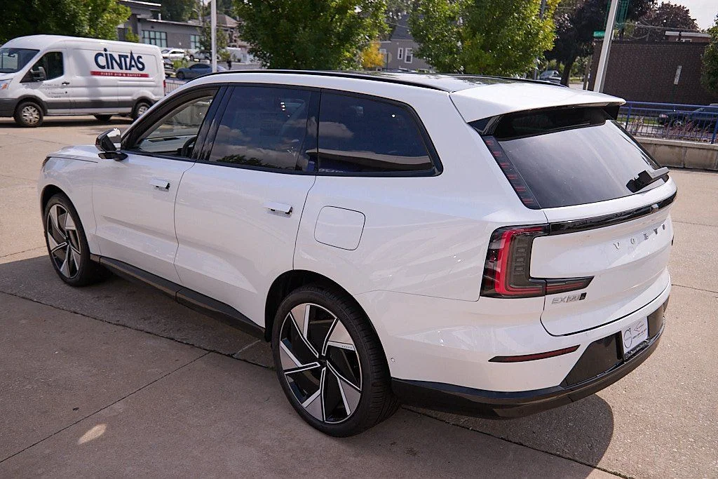 2025 Volvo EX90 Ultra - Photo 7