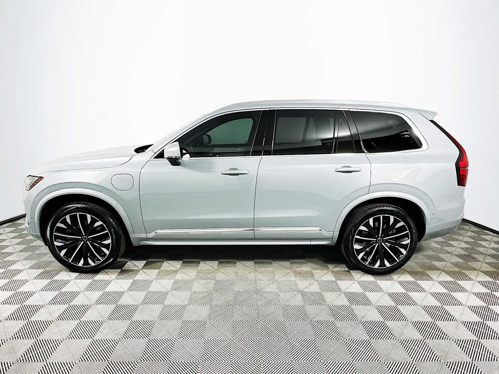 New 2026 Vapour Grey Volvo Plus image 4