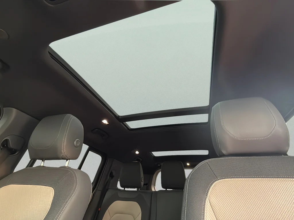 Used 2023 Gray Land Rover X-Dynamic SE image 26