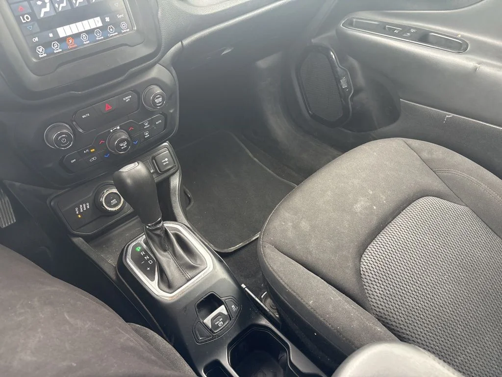 Used 2018 Blue Jeep Latitude image 22